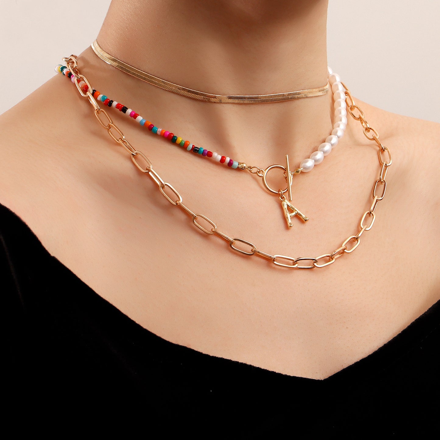 Bohemian Style Geometric Pendant Necklace for Women with Alloy Chain and Electroplated Finish