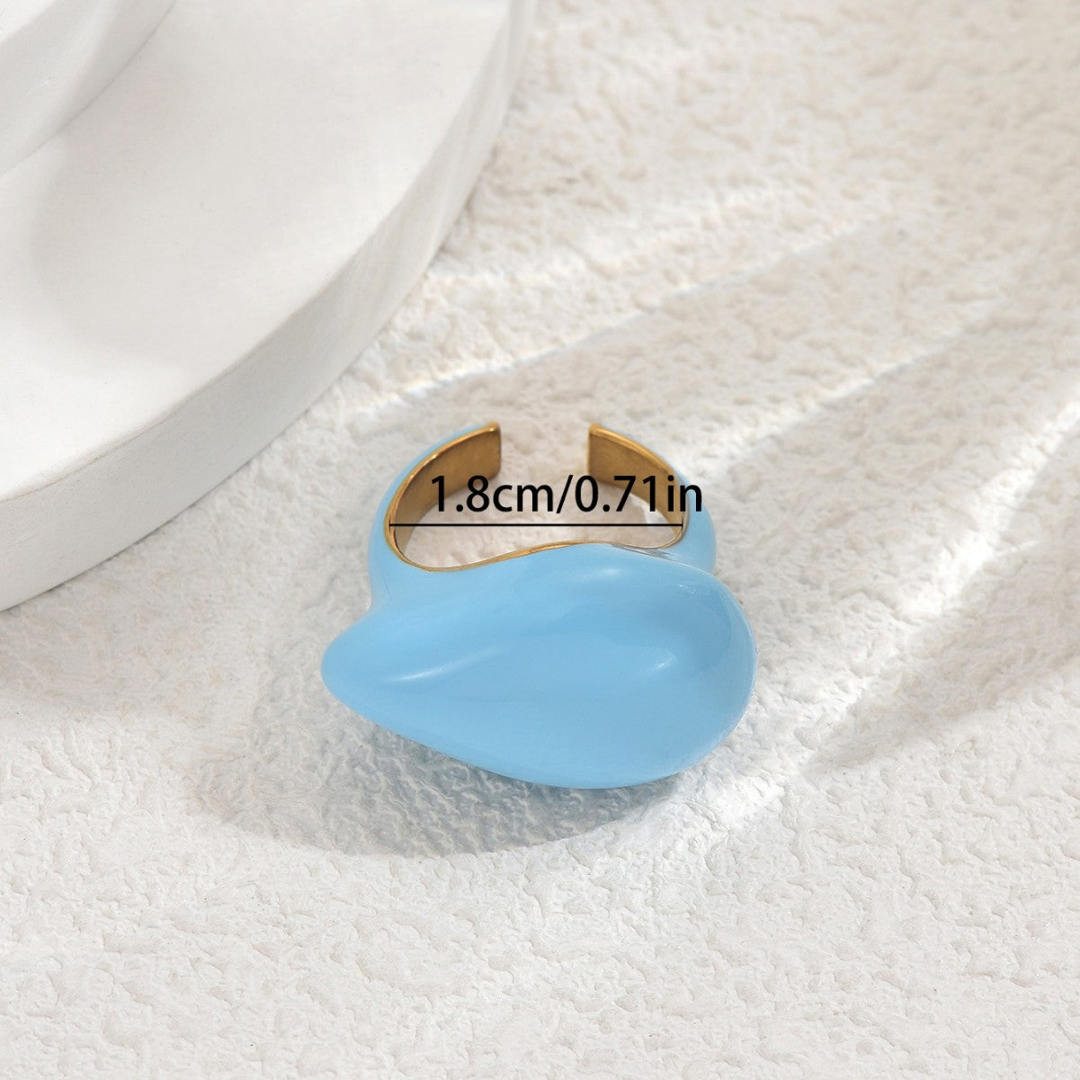Anello minimalista in rame a forma di goccia d'acqua con finitura smaltata da donna