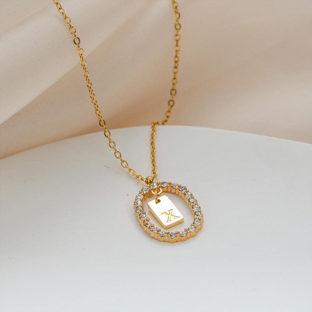 Collana da donna a maglione versatile in acciaio inossidabile ovale minimalista con lettera, placcata oro, con catena a maglie, con strass micro-pavé