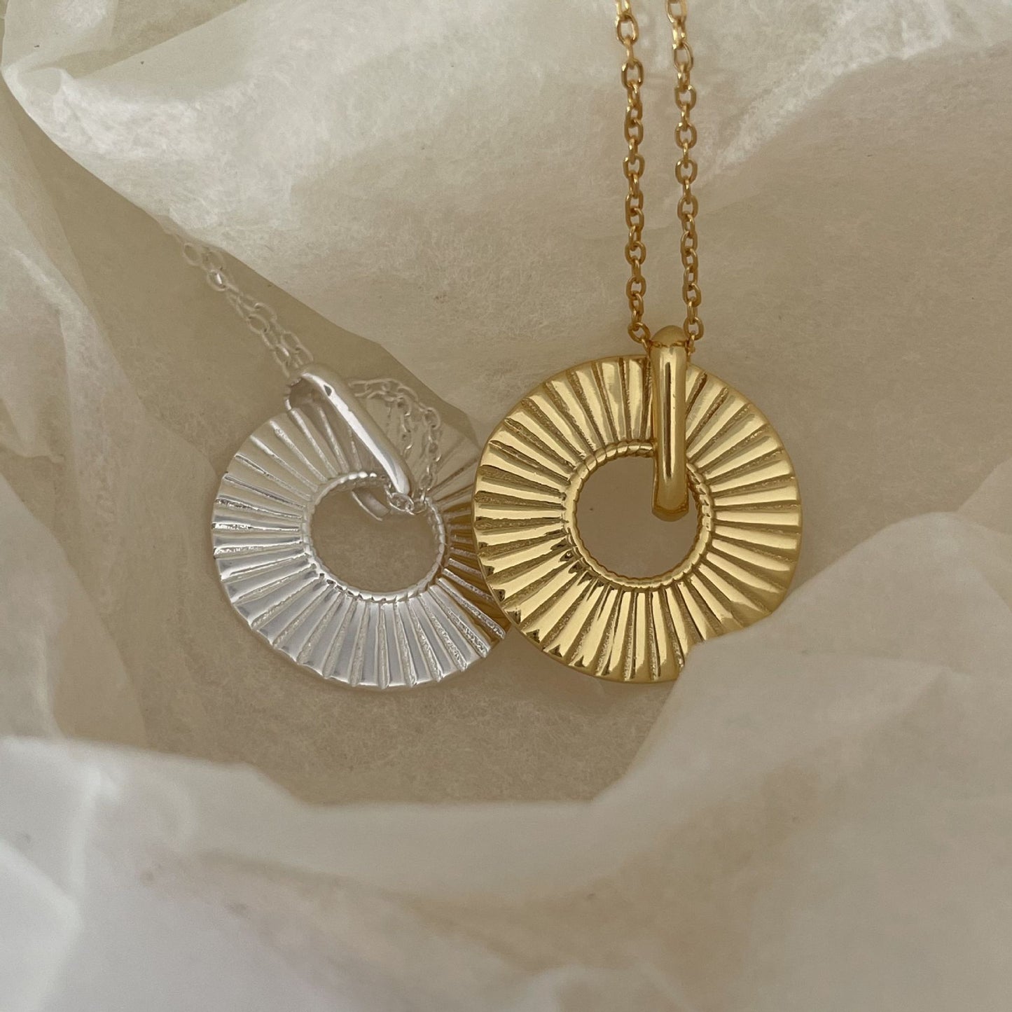 Collana Pendente Rotondo Geometrico Minimalista in Argento Sterling 925 con Catena a Sfera per Donna