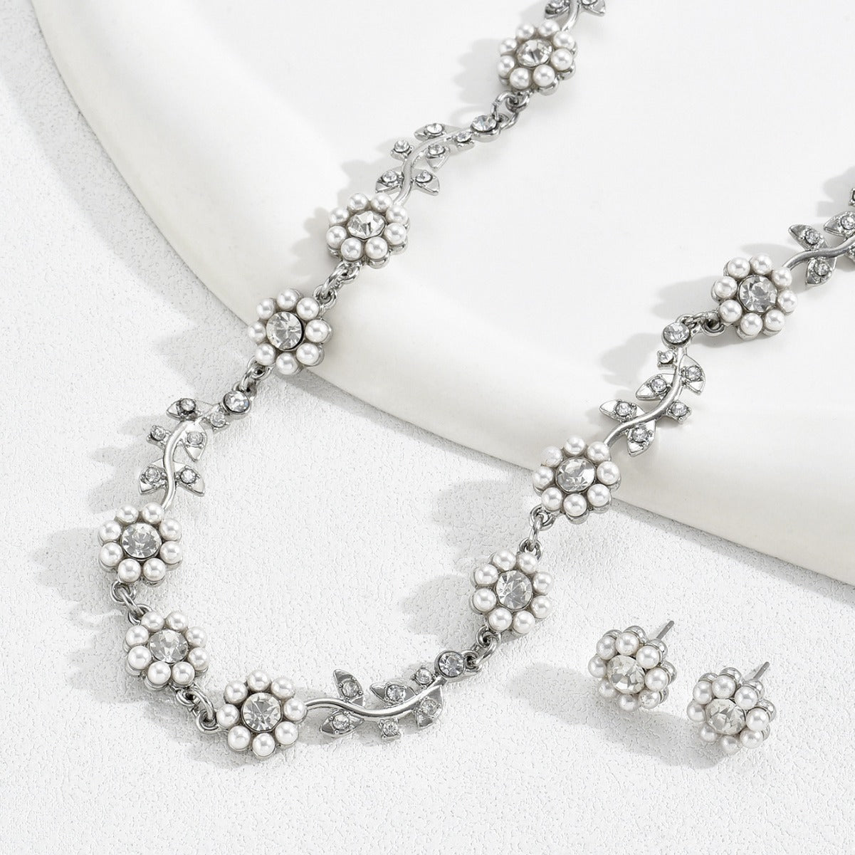 Floral Stamen Design Alloy Necklace and Earrings Set with Pearl Inlay for Women