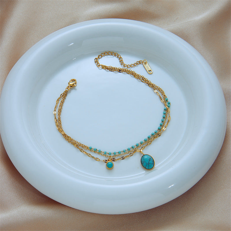 Bracciale con ciondolo ovale in turchese bohémien vintage in acciaio al titanio con finitura placcata