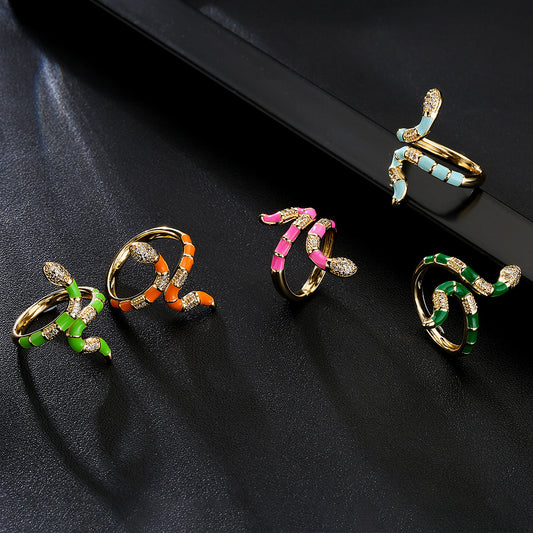 Anillo de serpiente geométrico estilo INS para mujer de cobre con baño de oro de 18 quilates y acabado esmaltado