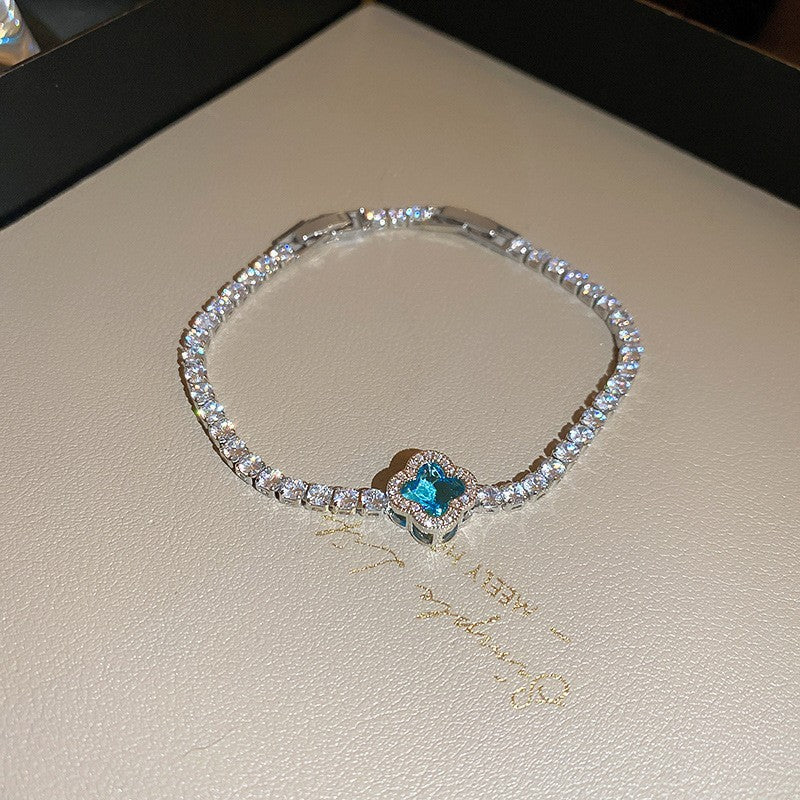Elegant Heart-Shaped Gold-Plated Zirconia Bracelet for Women with Delicate Luxury Aesthetic