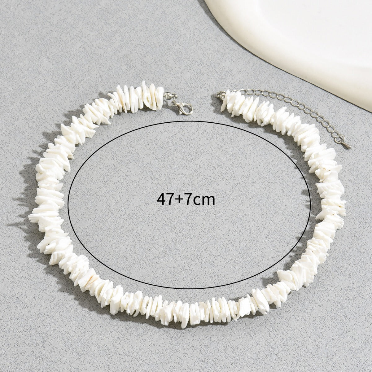 Collar minimalista irregular de concha geométrica para mujer con cadena ajustable