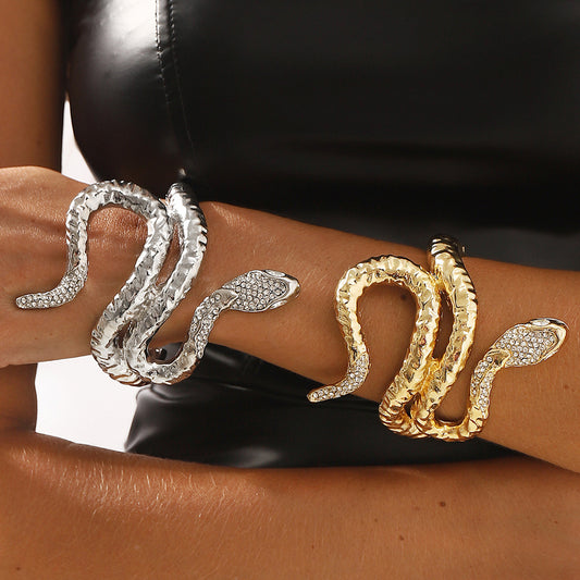 Irregular Coiled Snake-Shaped Alloy Bracelet with Rhinestone Inlay and Plated Finish for Women