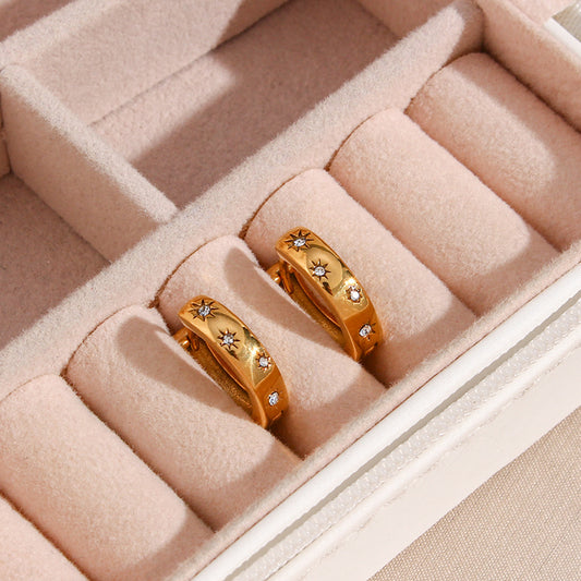 Pendientes de aro pequeños de acero inoxidable geométricos minimalistas chapados en oro de 18 quilates con circonita para mujer