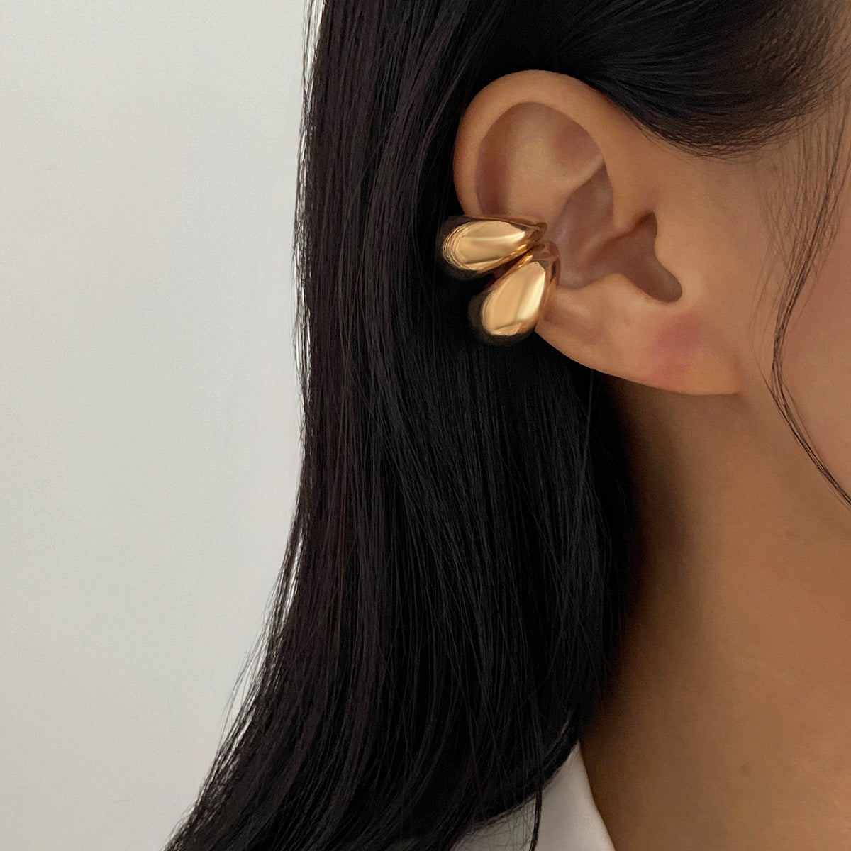 Orecchini a clip lucidi geometrici minimalisti a forma di C da donna con finitura galvanica