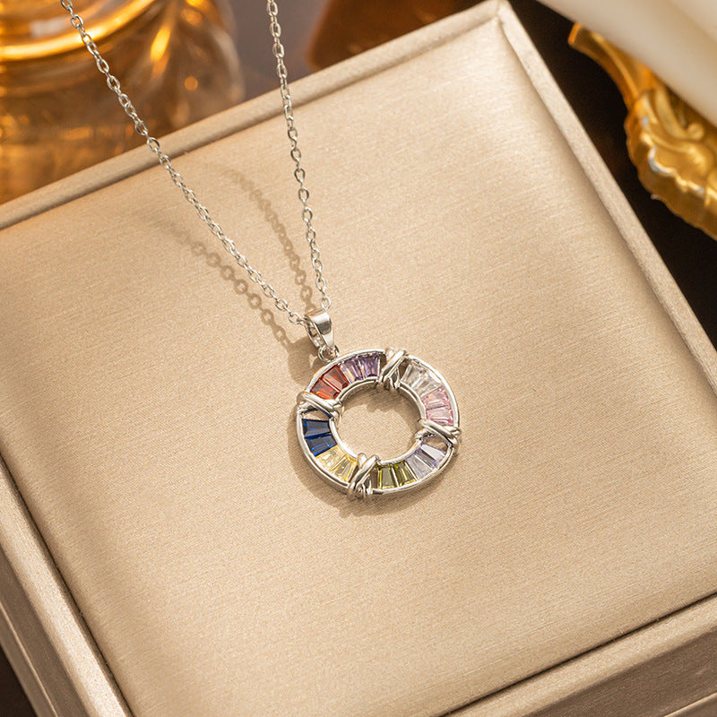 Collar con colgante minimalista de nudo de lazo de acero de titanio para mujer con cadena de serpiente chapada