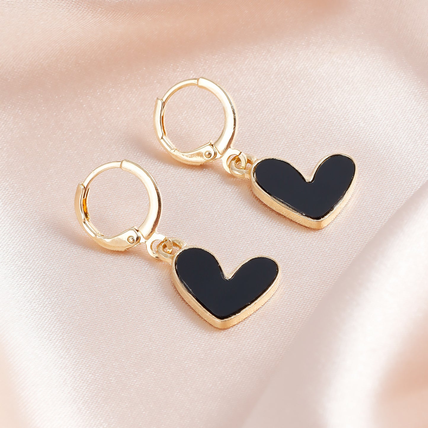 Vintage French Style Minimalist Gold-Plated Alloy Heart-Shaped Earrings for Women with Mother-of-Pearl Effect