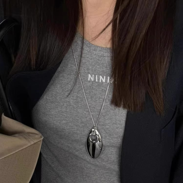 Collana con ciondolo a goccia minimalista dai toni freddi in lega placcata per donna, catena per maglione casual
