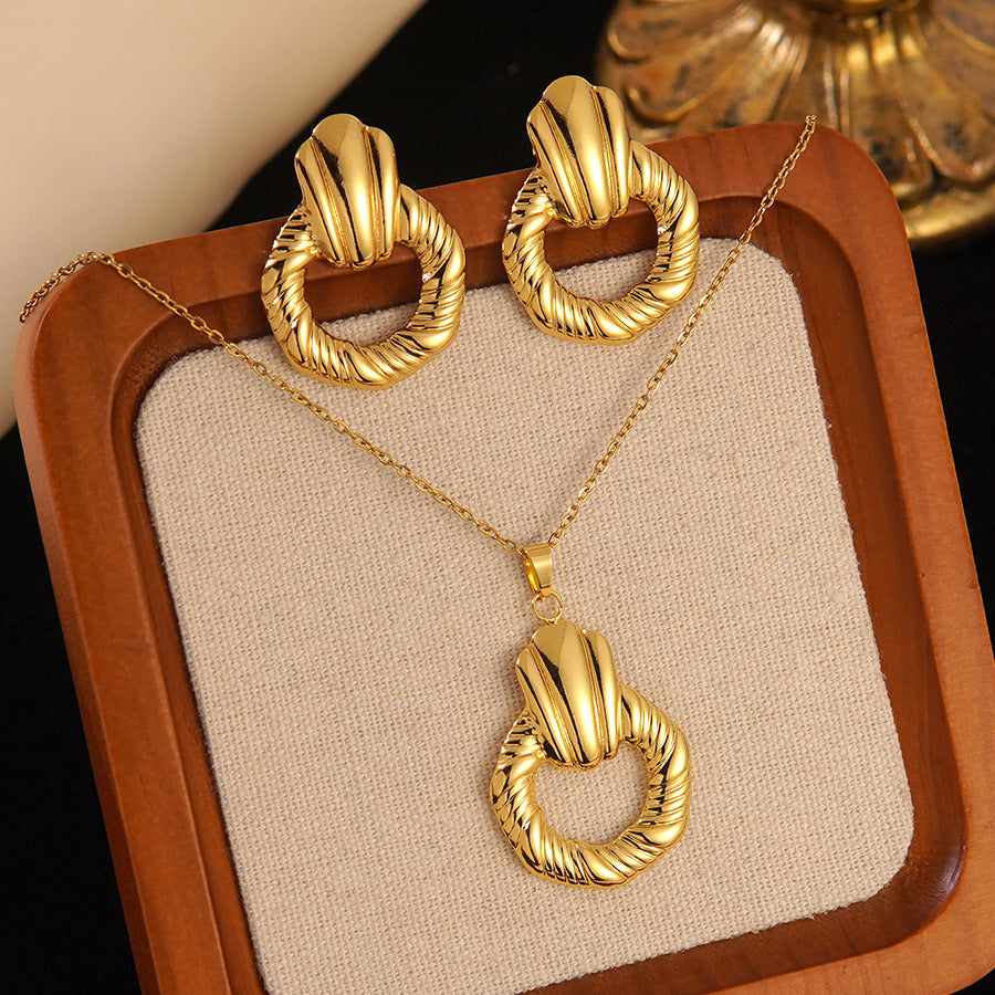 Set collana e orecchini a stella marina con fiocco conchiglia smaltato in acciaio inossidabile e titanio con catena a cavo per donna