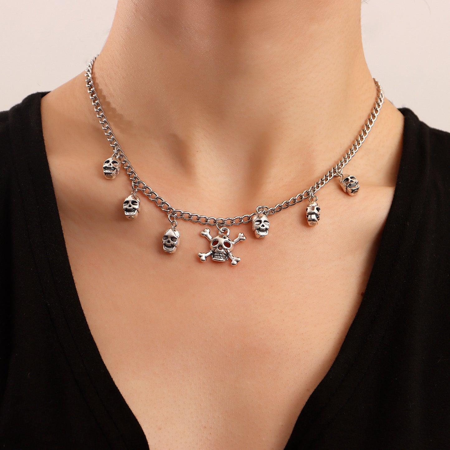 Punk Hip-Hop Skull Pendant Necklace in Alloy with Plated Finish for Women and Men