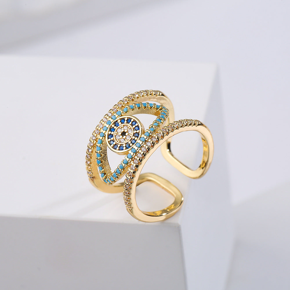 Anello Minimalista Geometrico a Occhio di Allah Traforato per Donna con Base in Rame e Placcatura in Oro con Zirconi Micro-Incastonati