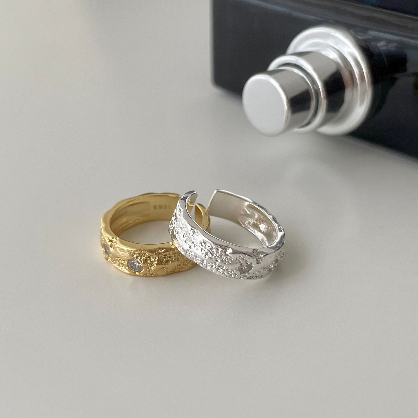 Anello da donna in argento sterling 925, con superficie rotonda geometrica a forma di luna