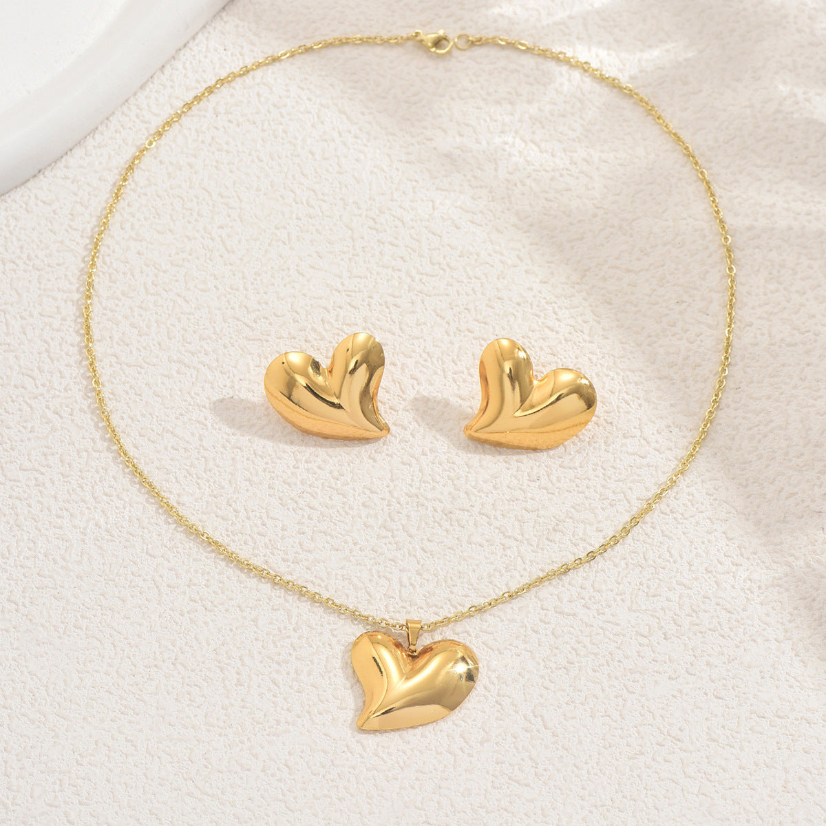 Set di collana e orecchini a pendente a cuore geometrico in lega con finitura placcata per donna