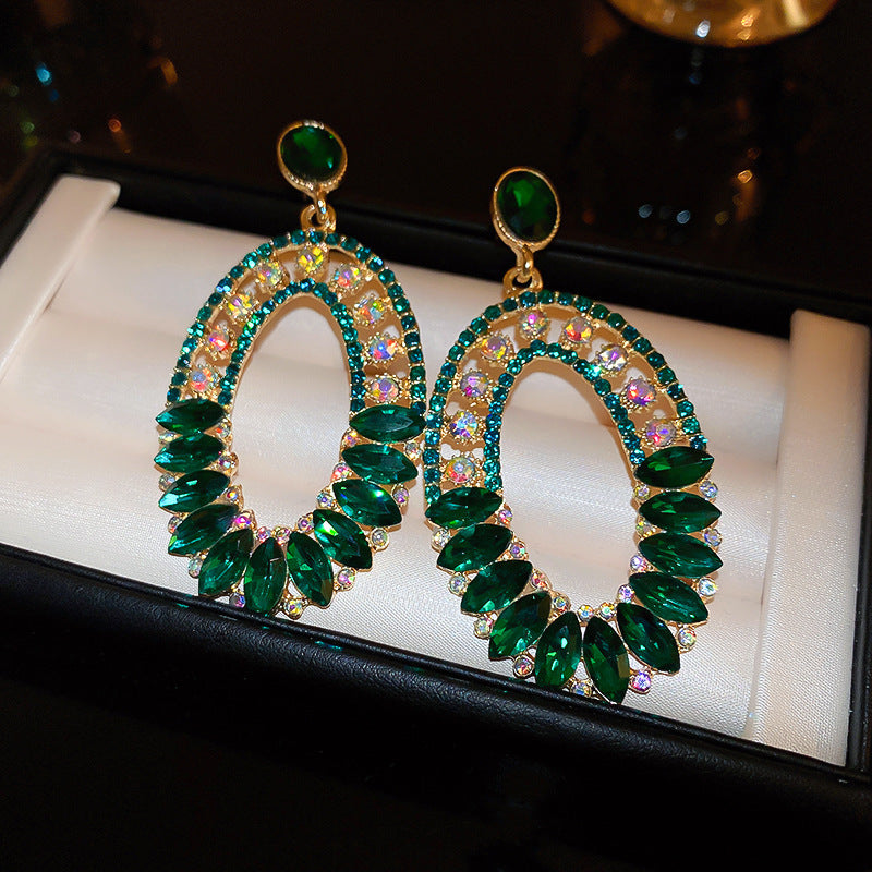 Orecchini a perno di lusso con lega geometrica irregolare e intarsio di strass, placcati argento, alla moda e versatili da donna