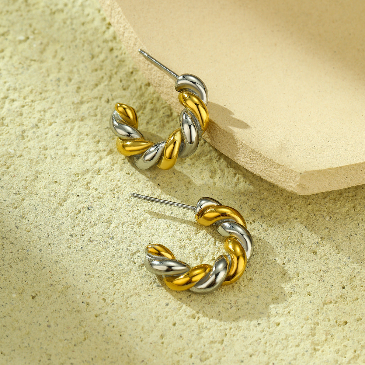Pendientes Vintage de Acero de Titanio Trenzados en Forma de C con Baño de Oro de 18K para Mujer