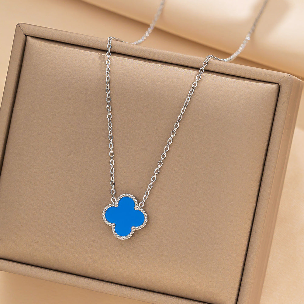 Set di collana, bracciale e orecchini a lobo da donna in acciaio al titanio minimalista con quadrifoglio fortunato