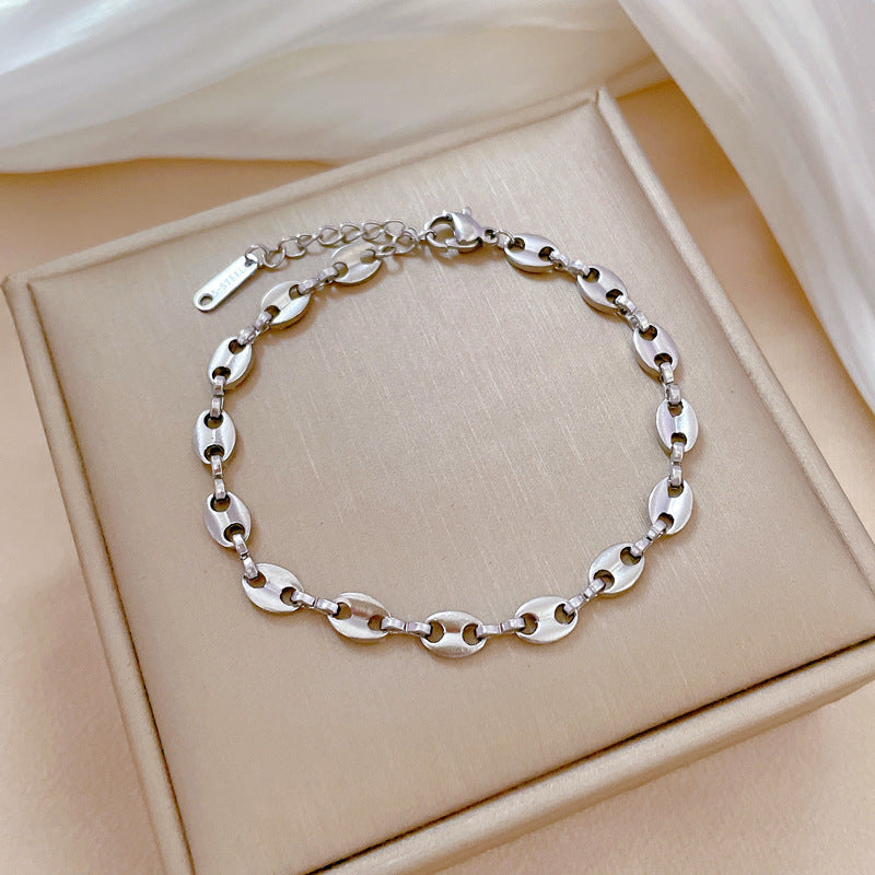 Pulsera con dije de nariz de cerdo minimalista de acero de titanio para mujer con baño de oro estilo coreano vintage