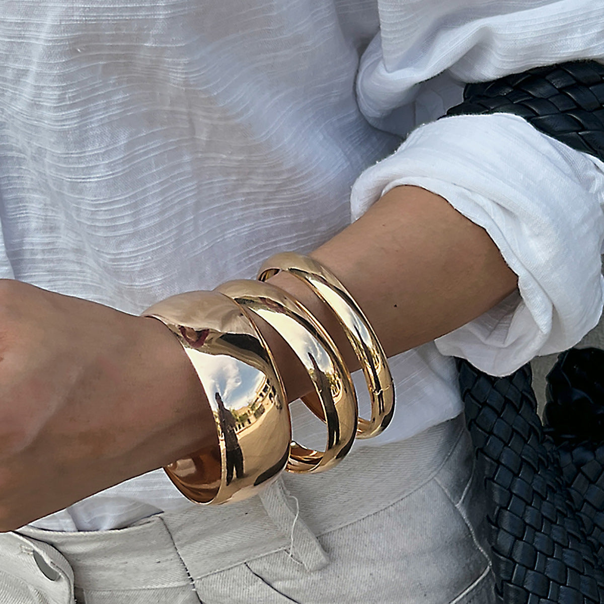 Pulsera de aleación redonda geométrica exagerada para mujer con acabado chapado