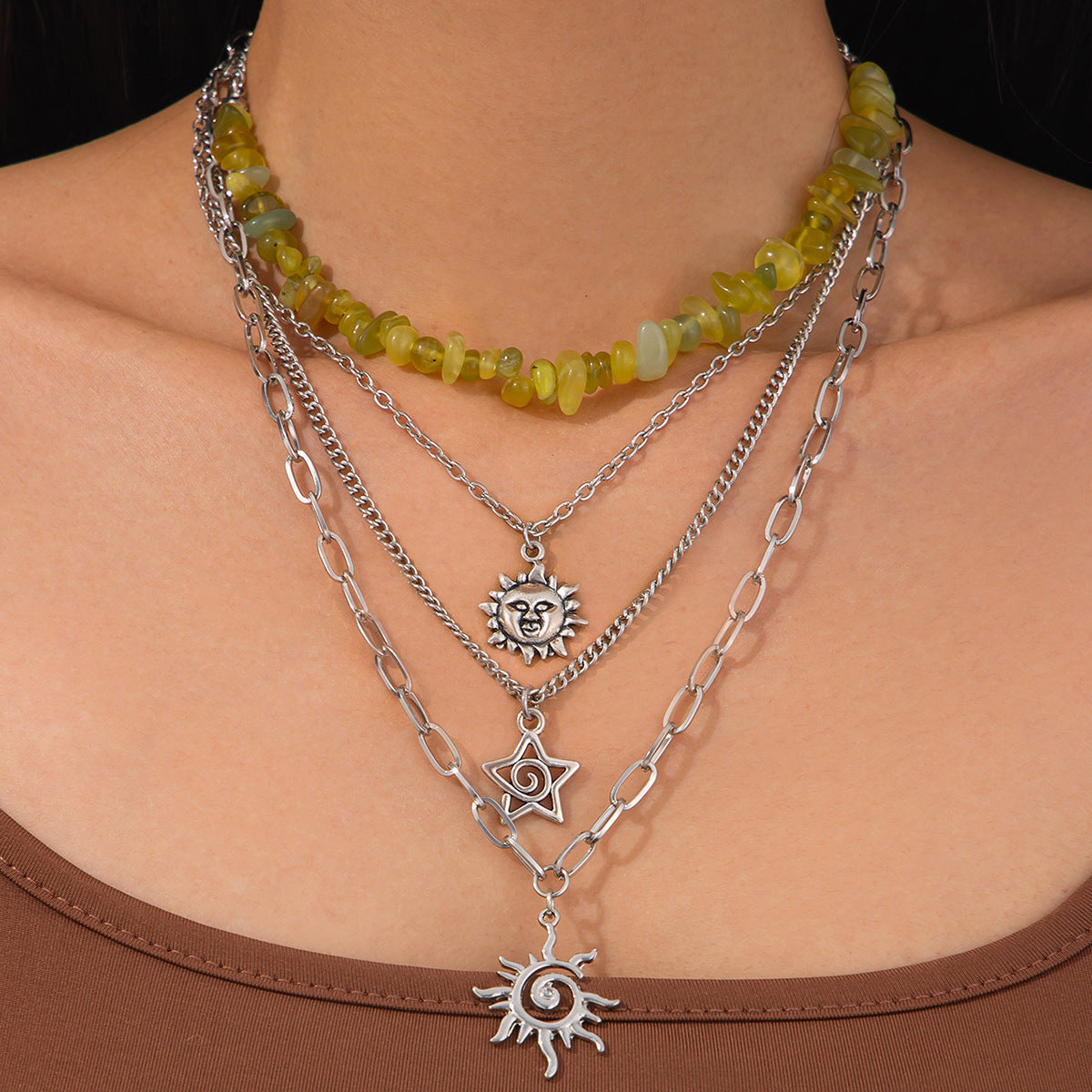 Collar con colgante de estrella irregular minimalista para mujer con aleación chapada y detalles de diamantes de imitación en cadena cruzada