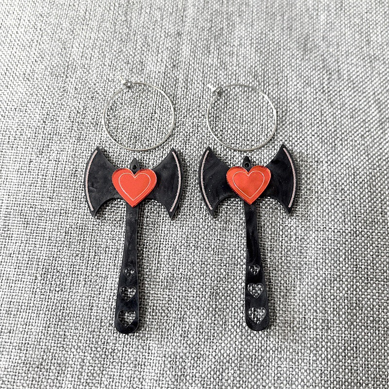Pendientes de acrílico con forma de corazón y hacha de Halloween, exagerados y con detalles tallados, para usar sin distinción de género