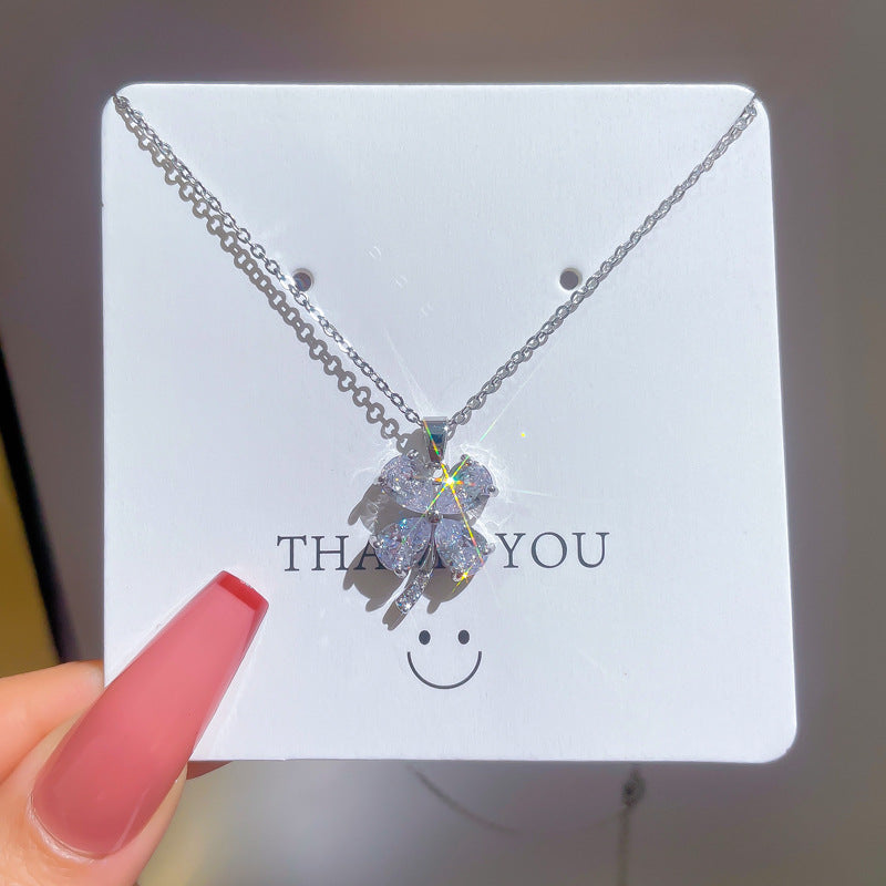 Collar con colgante de hierba pequeña con microincrustaciones de diamantes de imitación, de acero de titanio, geométrico, estilo exótico, para mujer, cadena a la clavícula