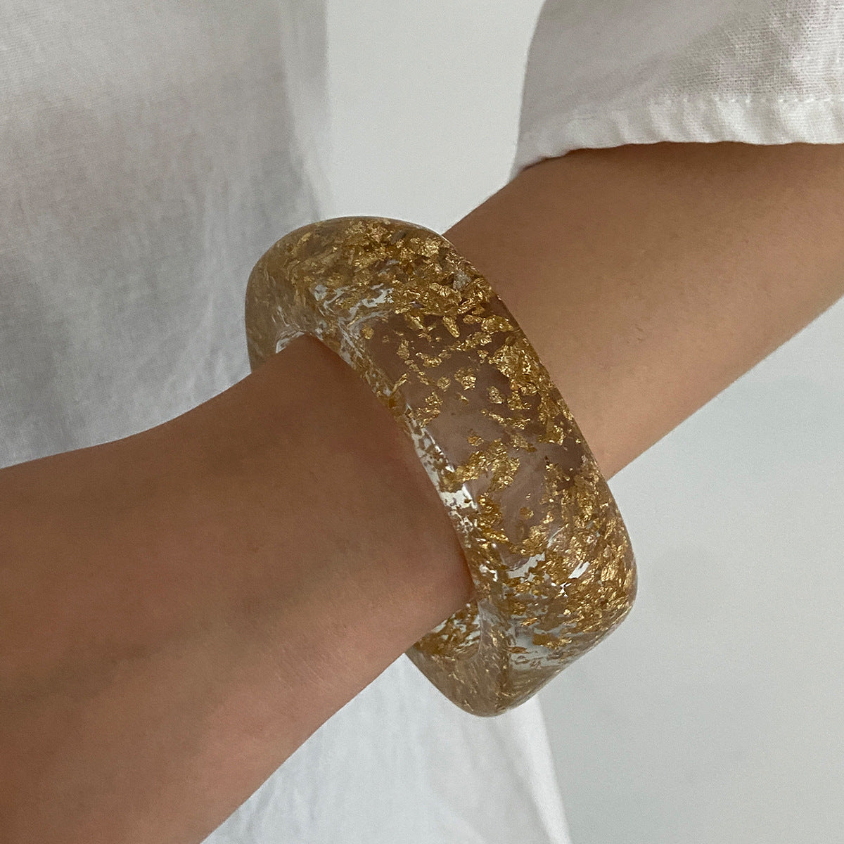 Bracciale minimale in acrilico a C con effetto Ombré a lamina d'oro e finitura placcata da donna