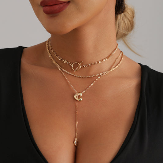 Collar con colgante retro de corazón y media luna para mujer, con material de aleación y acabado chapado en delicada cadena de clavícula
