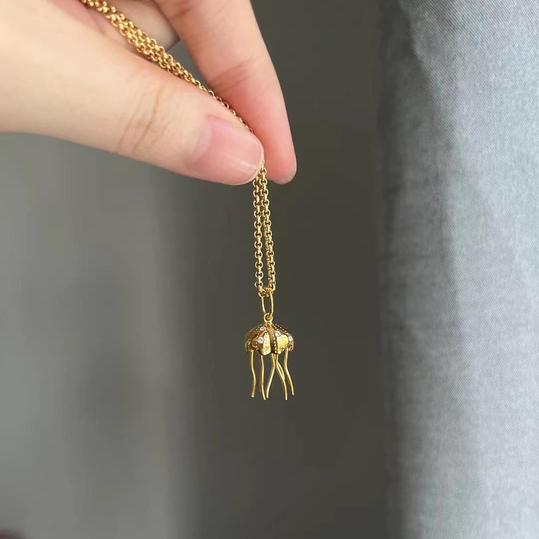 Collana con ciondolo a polpo e medusa unico in rame con intarsio in zirconi cubici, accenti di perle barocche, tema oceano tropicale, catena regolabile per clavicola