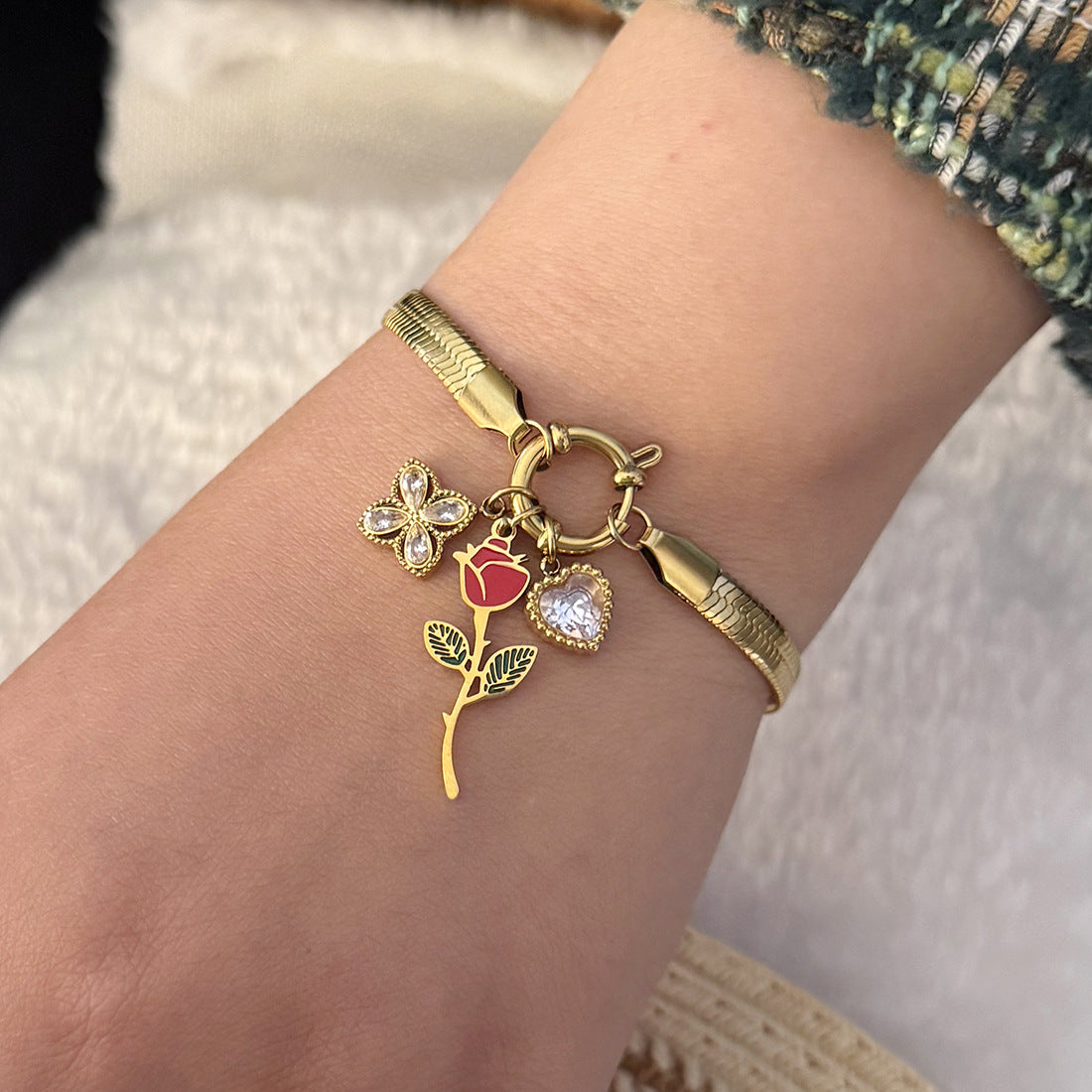 Elegante Collana da Donna con Ciondolo a Cuore Floreale in Acciaio Inossidabile e Goccia d'Olio