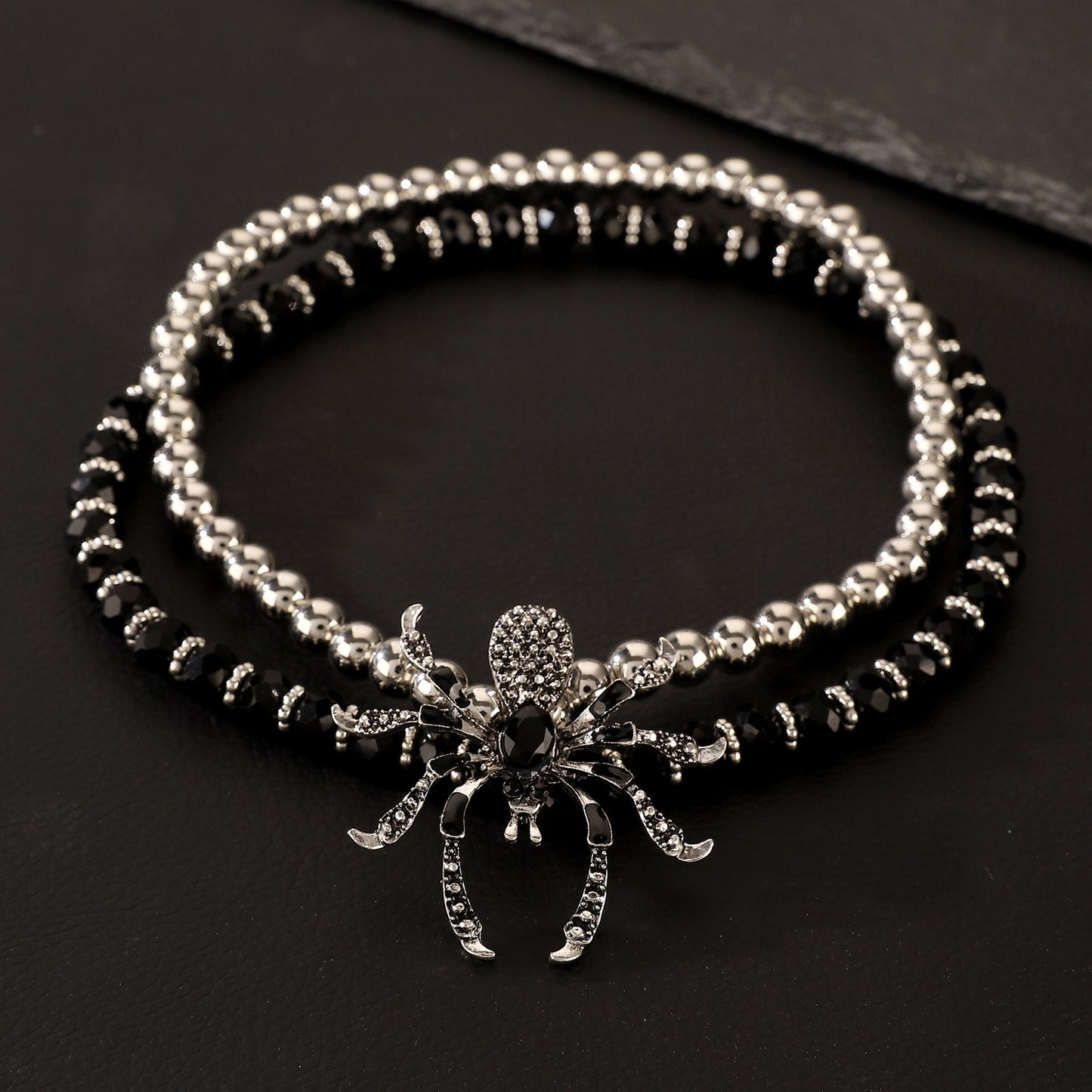 Pendientes llamativos góticos con araña en aleación con acabado galvanizado para estilo punk de Halloween