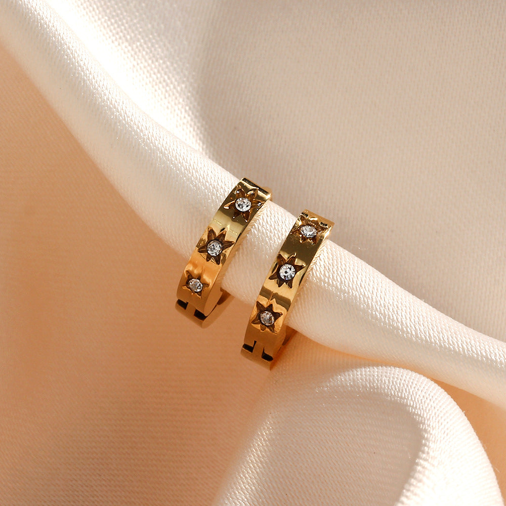 Pendientes de tuerca de acero inoxidable geométricos minimalistas de moda con baño de oro de 18 quilates y detalles de estrella de circonita para mujer