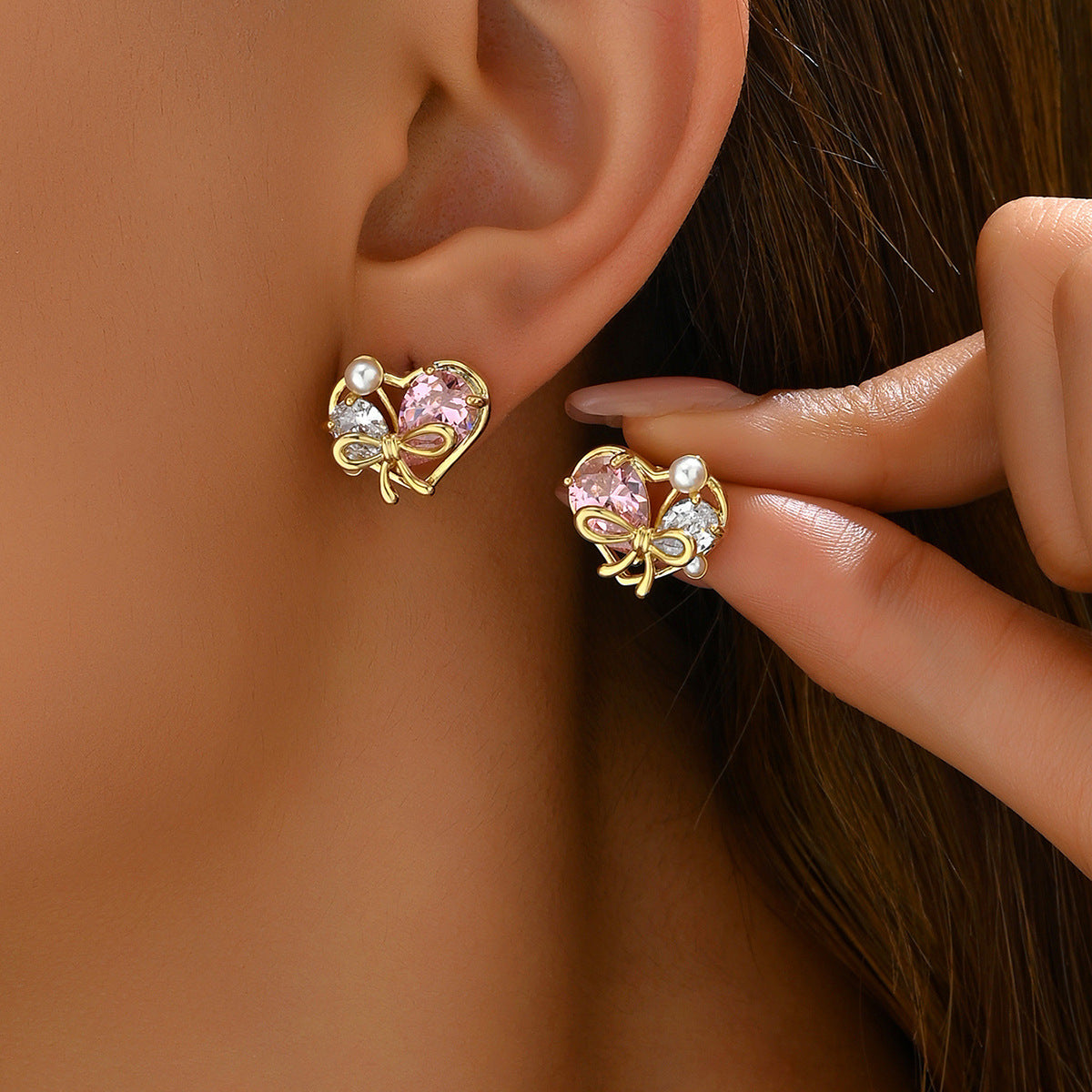 Aretes Minimalistas de Cobre con Forma de Corazón y Circonita Incrustada para Mujer, Aretes Ligeros de Lujo