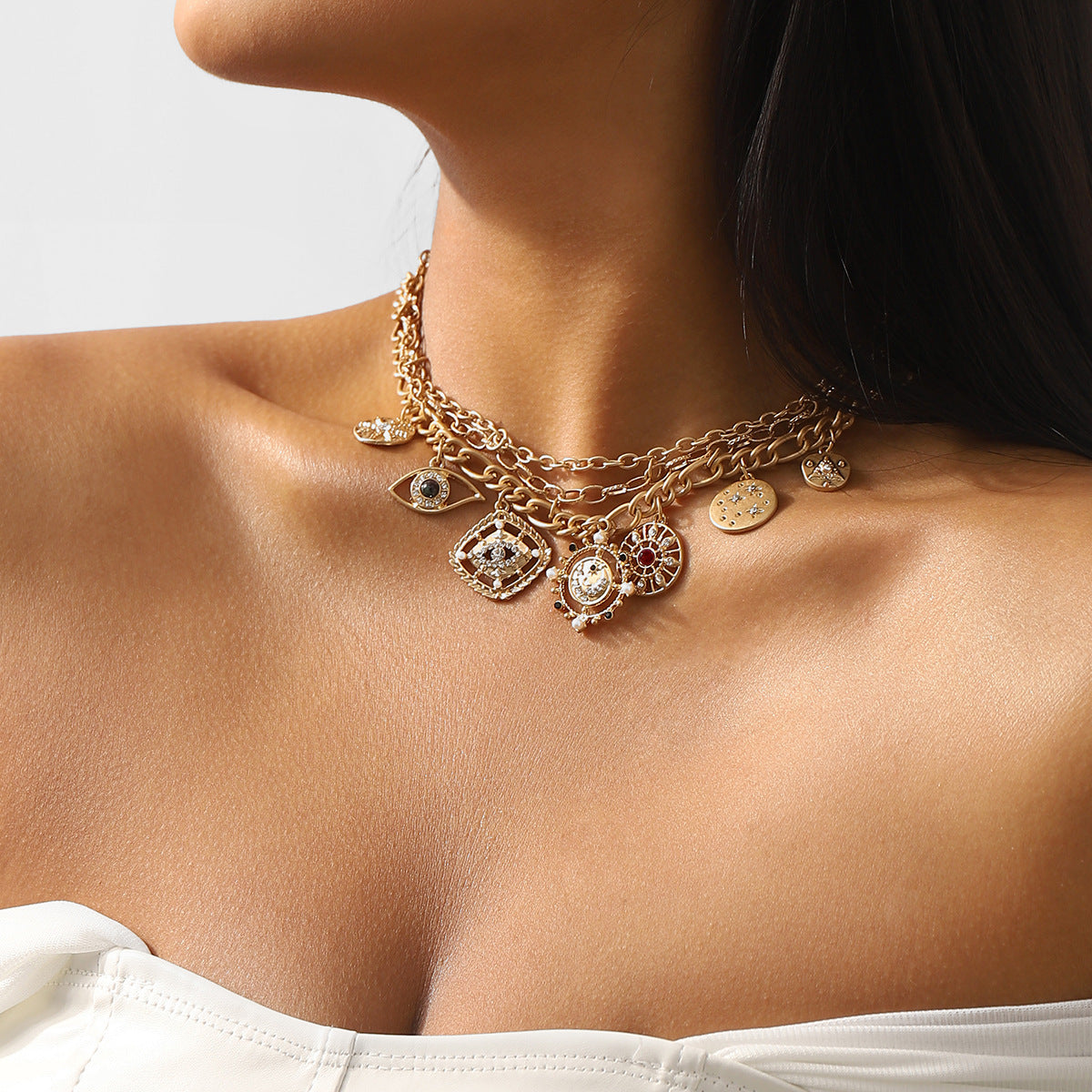 Collar con colgante de ojo de demonio hueco geométrico atrevido para mujer con base de aleación e incrustaciones de diamantes de imitación, acabado galvanizado, cadena de clavícula