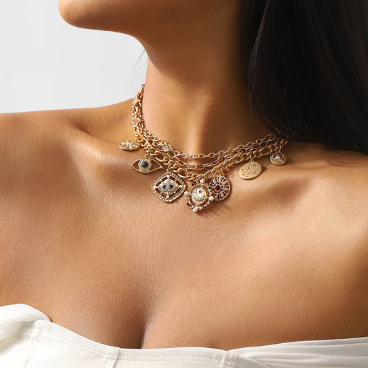 Collana con ciondolo a forma di occhio demoniaco geometrico e cavo per donne, con base in lega e intarsio di strass, finitura galvanizzata, catena per clavicola