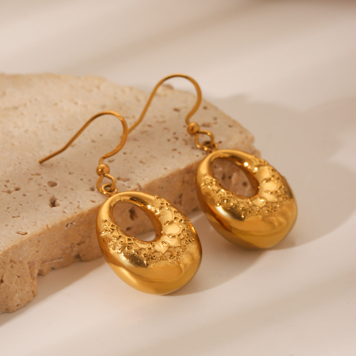Orecchini pendenti da donna in acciaio inossidabile con placcatura in oro 18 carati, design geometrico stile palazzo francese e anello ovale