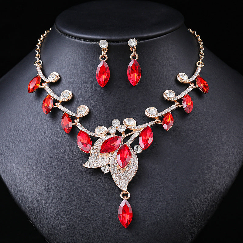 Vintage Style Floral Leaf Pendant Necklace Set with Rhinestone Accents in Alloy with Plating Finish for Women