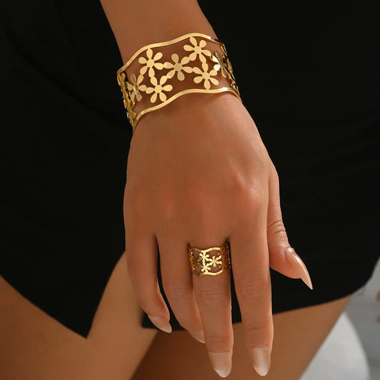 Set bracciale e anello minimalista floreale da donna in lega con finitura galvanizzata e design geometrico