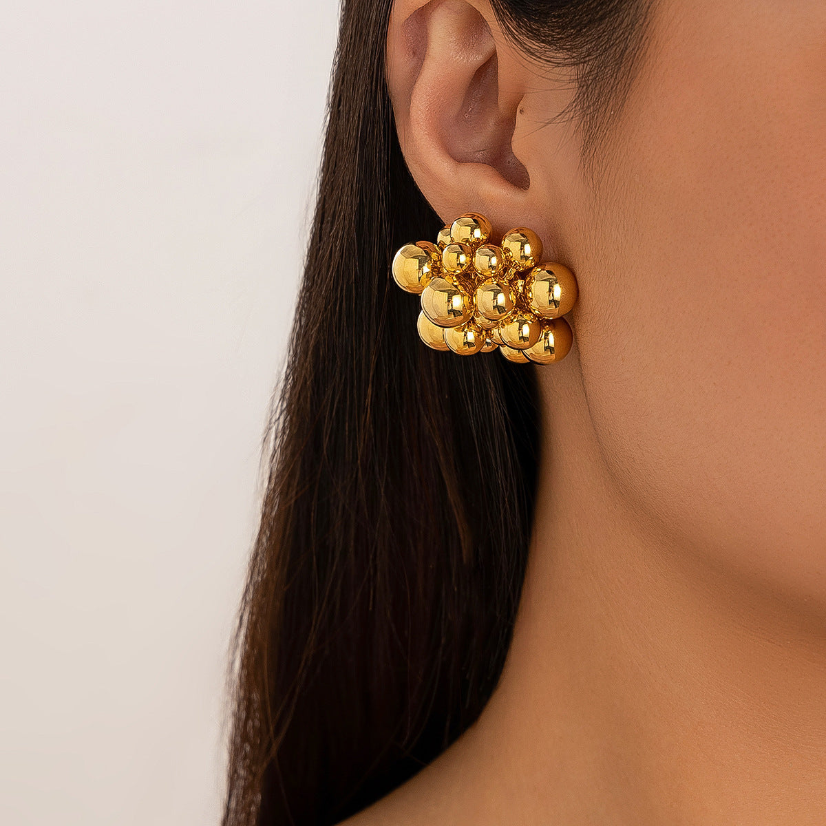 Pendientes de tuerca geométricos minimalistas de resina para mujer con postes de acero inoxidable y acabado chapado