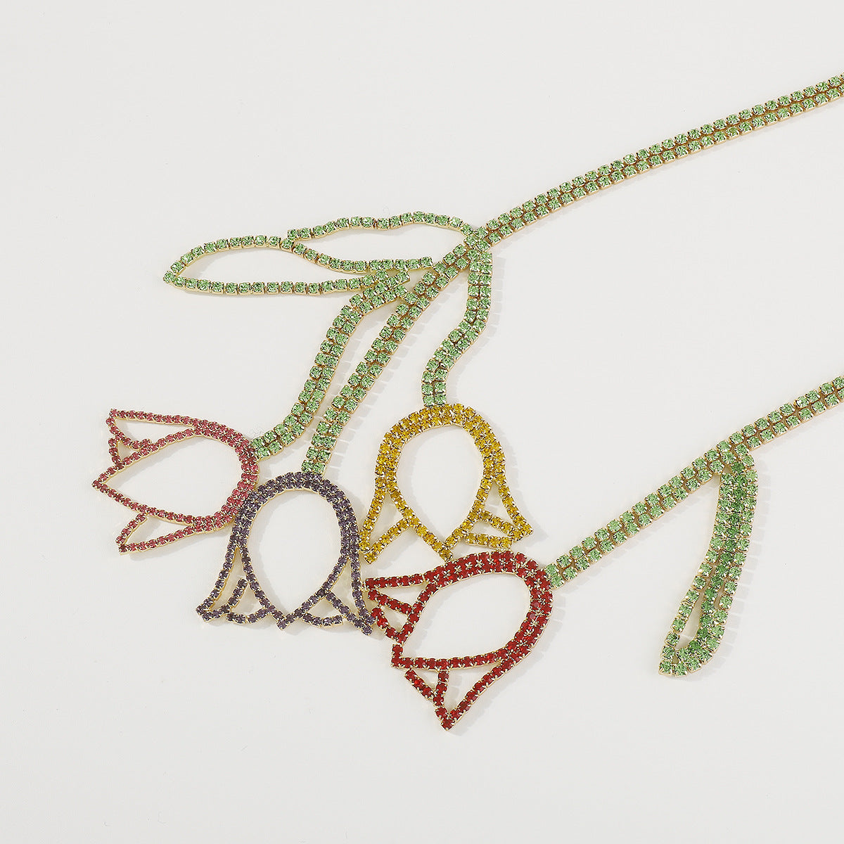 Collar de tulipán dulce y atrevido con detalles geométricos, colgante de aleación electrochapada en cadena de garra, collar llamativo para mujer