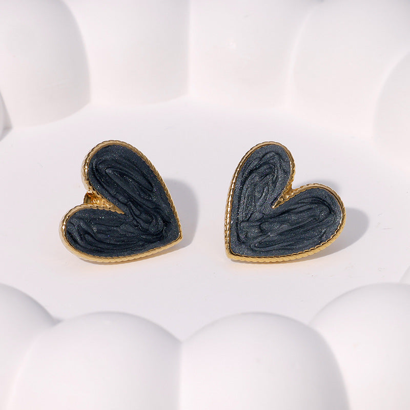 Orecchini a perno geometrici minimalisti in acciaio inossidabile placcati oro 18 carati, acciaio al titanio ipoallergenico, con accento a cuore, finitura elegante di lusso retrò