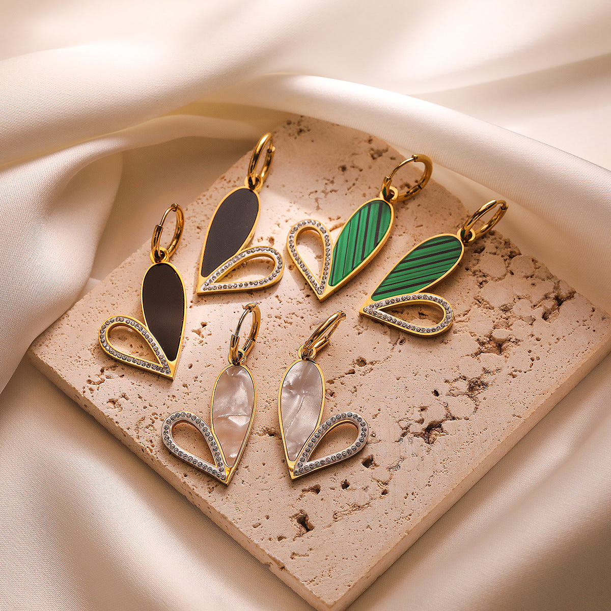 Vintage-Style Heart-Shaped Titanium Steel Earrings with Gold Plating, Minimalist Geometric Design, Fashionable Everyday Wear
