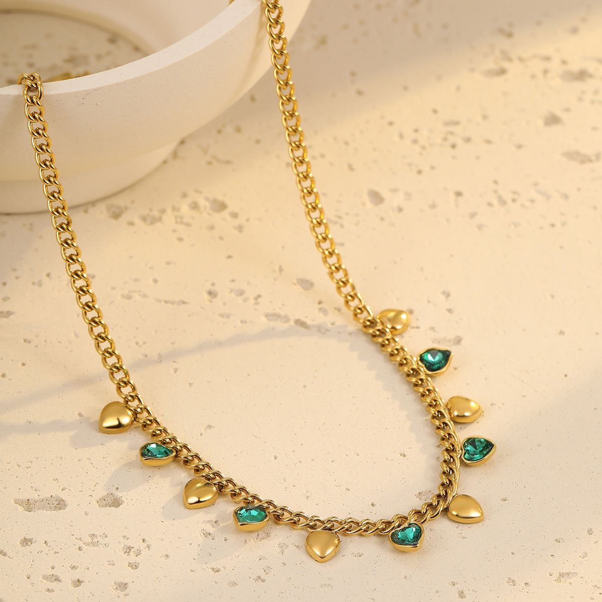 Collana da Donna Minimalista alla Moda con Ciondolo a Nappa in Acciaio Inossidabile, Intarsio di Strass e Finitura Placcata