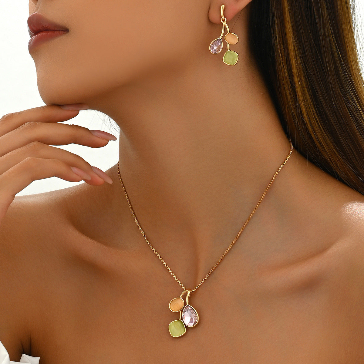 Conjunto de Collar y Pendientes de Mujer de Estilo Académico Minimalista Inspirado en el Bosque con Colgante Geométrico, Incrustaciones de Circones, Cadena y Aretes de Cobre