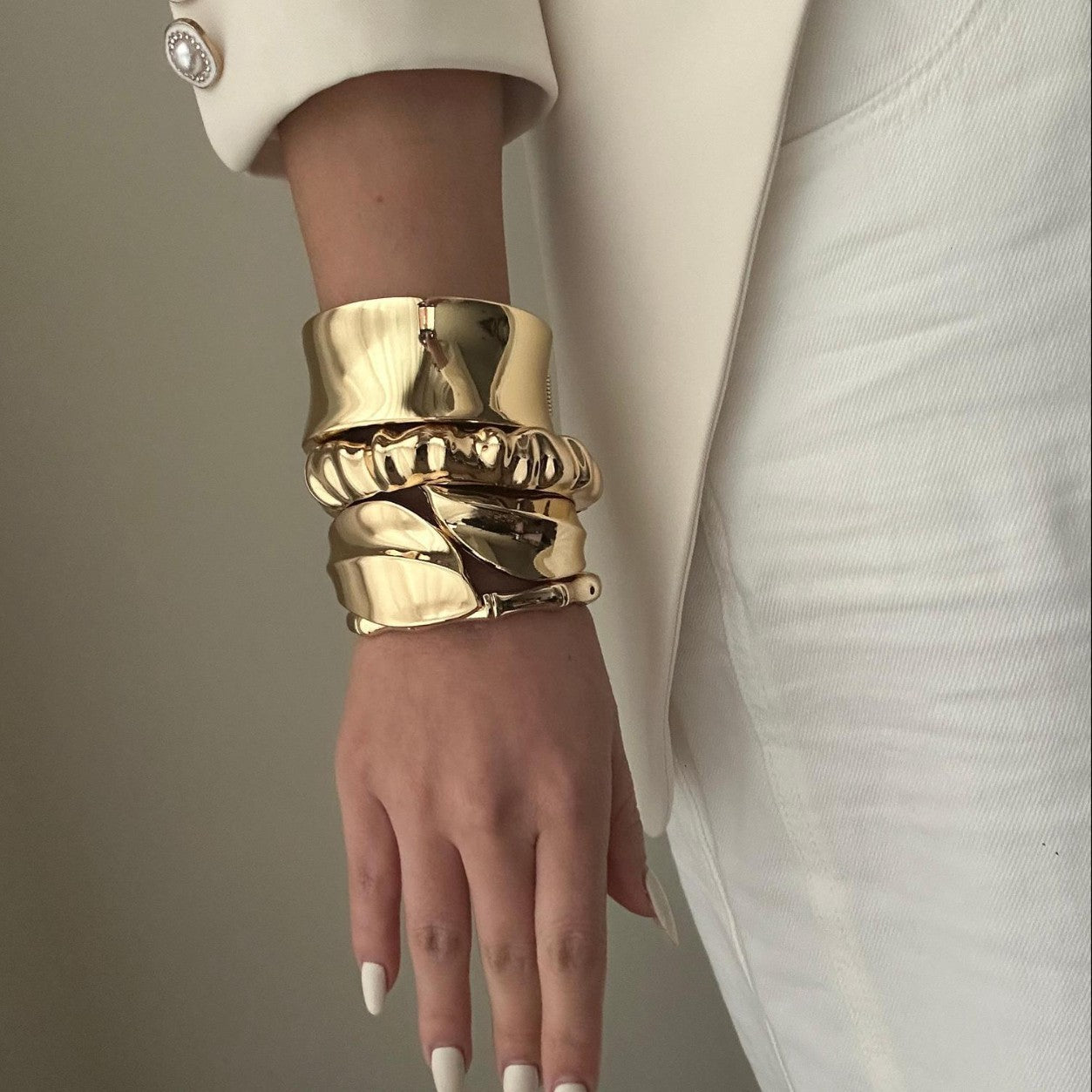 Fashion Minimalist Geometric Open Cuff Bracelet for Women Alloy Plated Smooth Wrap Design