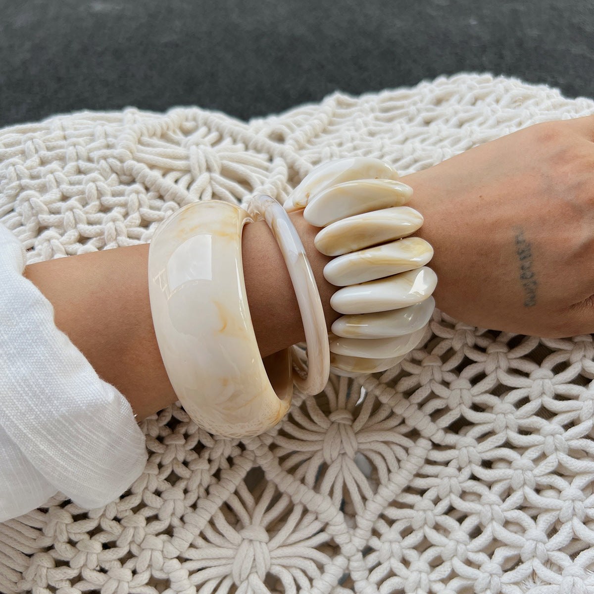 Vintage Resin Round Oval Bangle Bracelet for Women