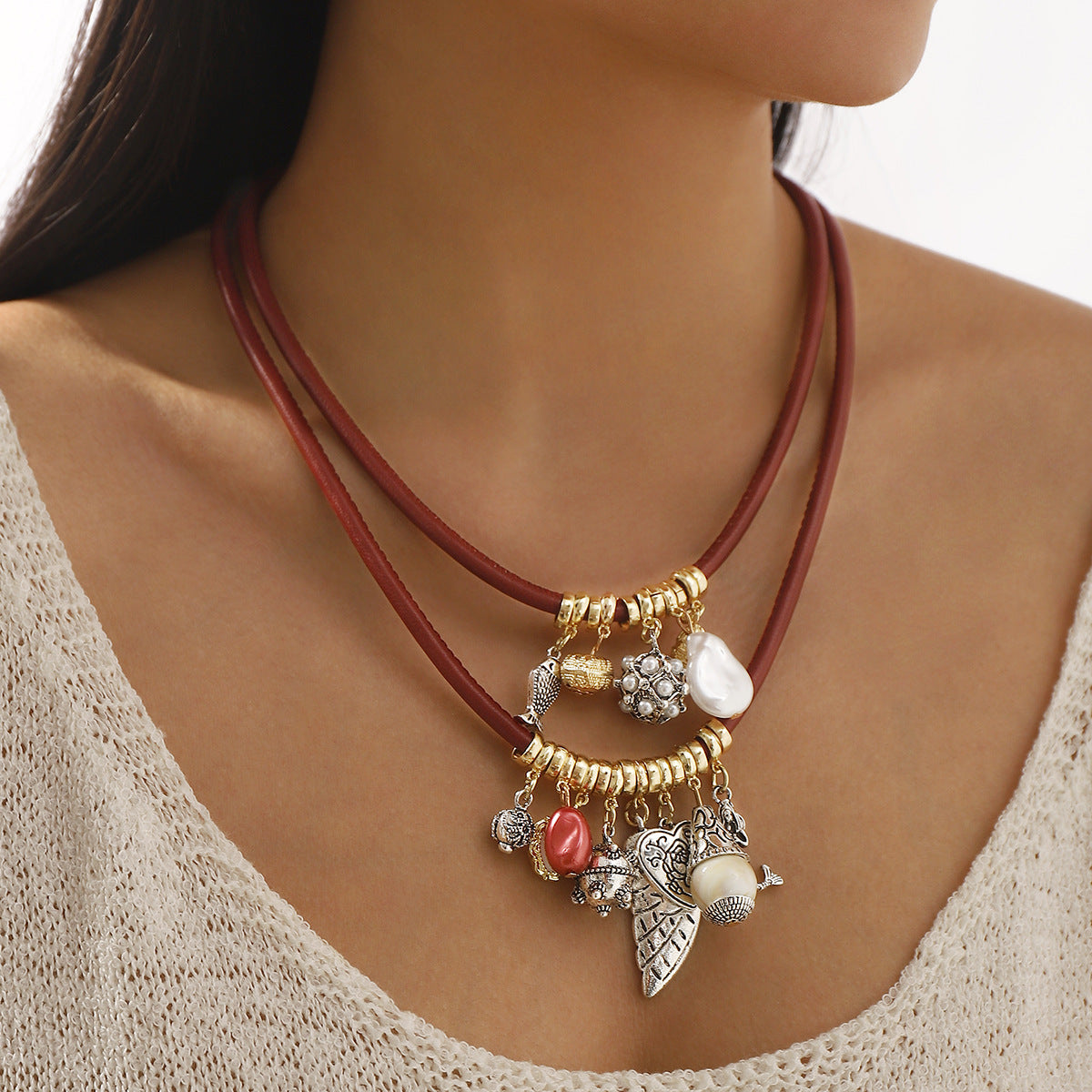 Collar Bohemio con Colgante Geométrico de Cordón de Cuero y Dijes de Aleación para Mujer