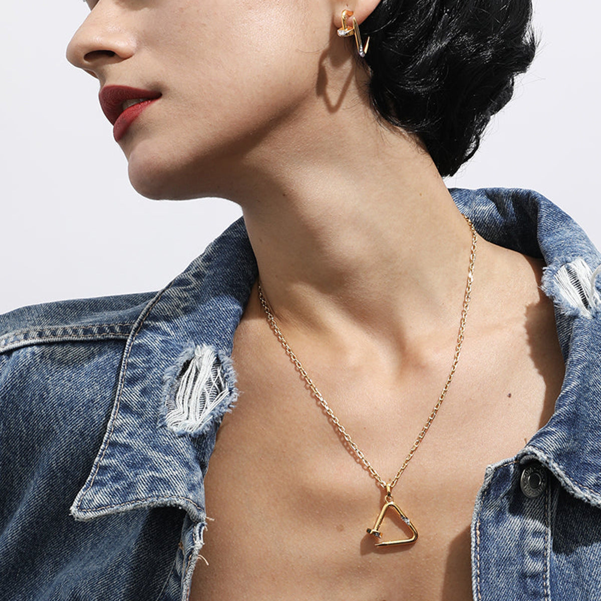 Collar colgante geométrico de acero inoxidable con incrustaciones de diamantes de imitación y acabado chapado para mujer